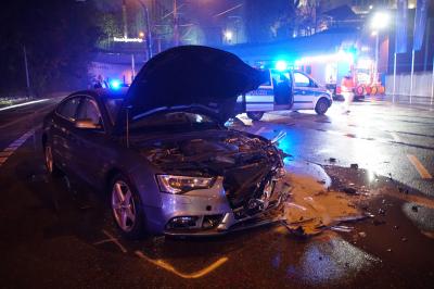 Stuttgart Bad Cannstatt: Schwerer Verkehrsunfall auf Kreuzung